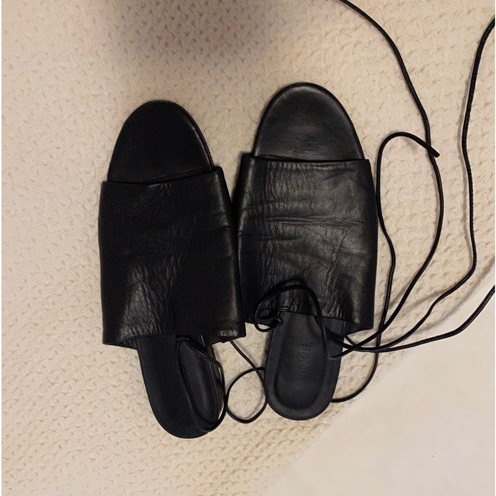 VINCE LACE UP SANDAL